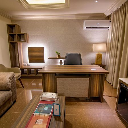 Home Suites Boutique Hotel Freetown Bagian luar foto
