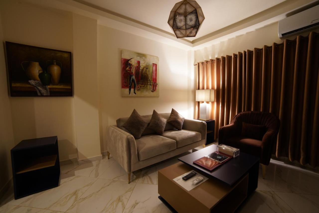 Home Suites Boutique Hotel Freetown Bagian luar foto