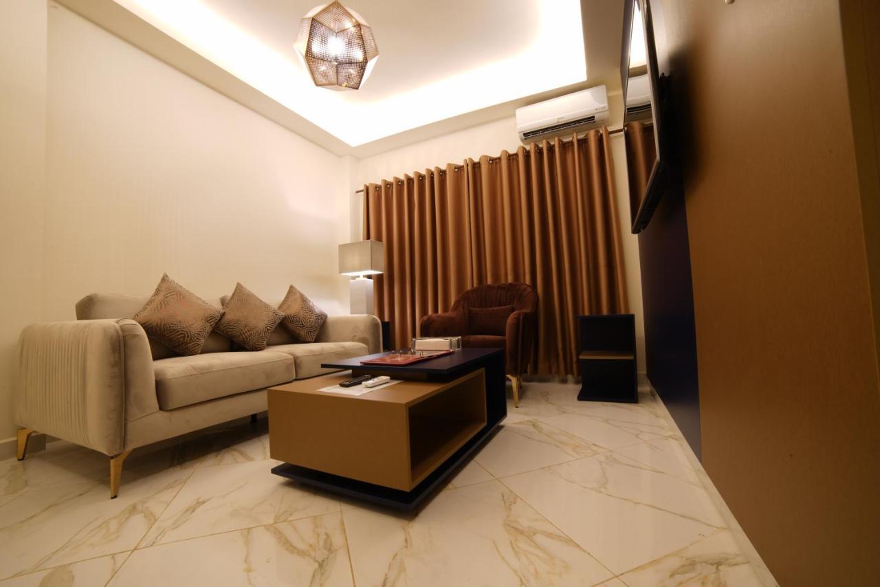 Home Suites Boutique Hotel Freetown Bagian luar foto