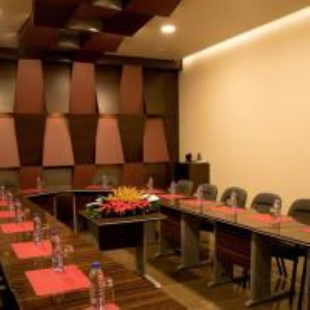 Home Suites Boutique Hotel Freetown Bagian luar foto