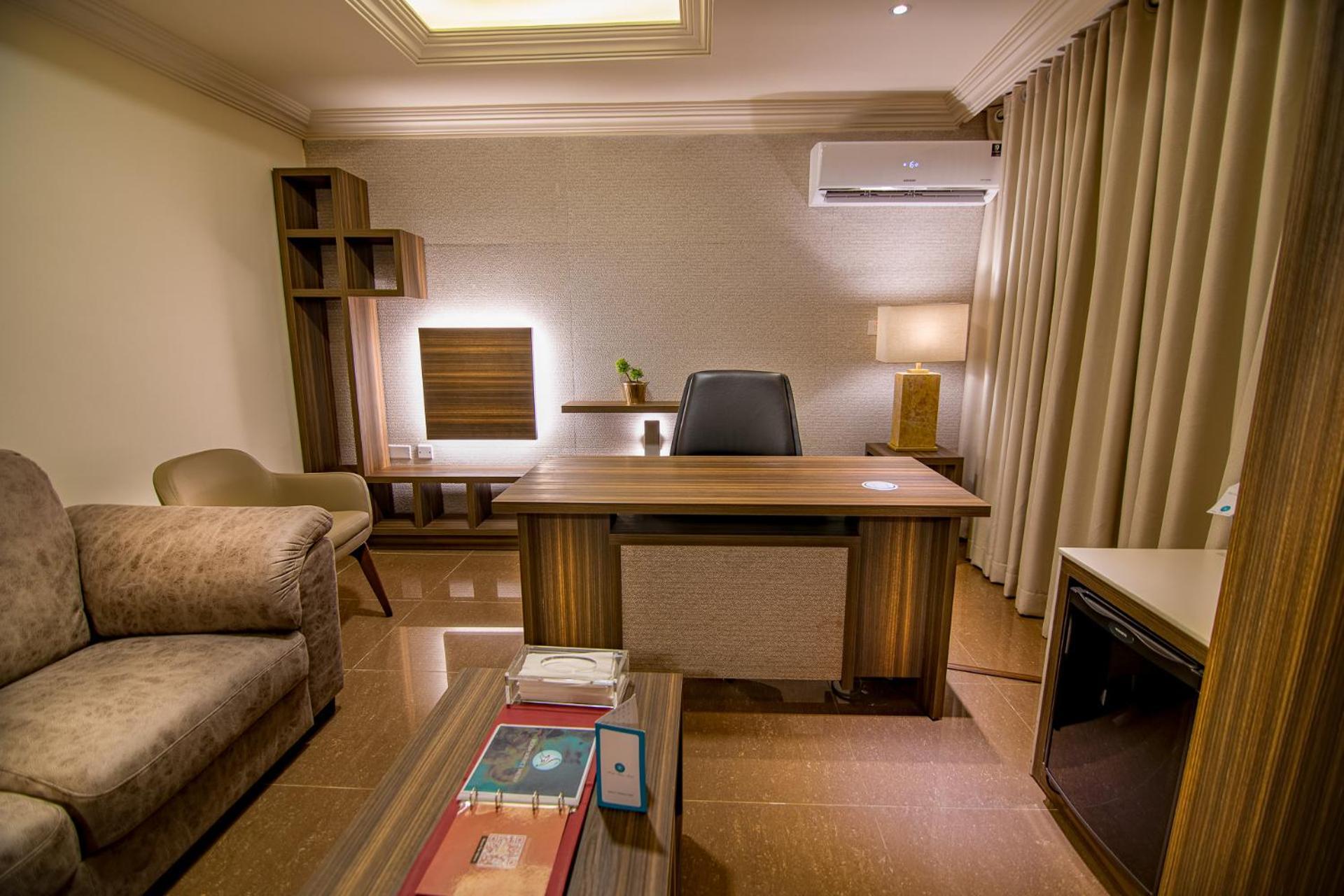 Home Suites Boutique Hotel Freetown Bagian luar foto