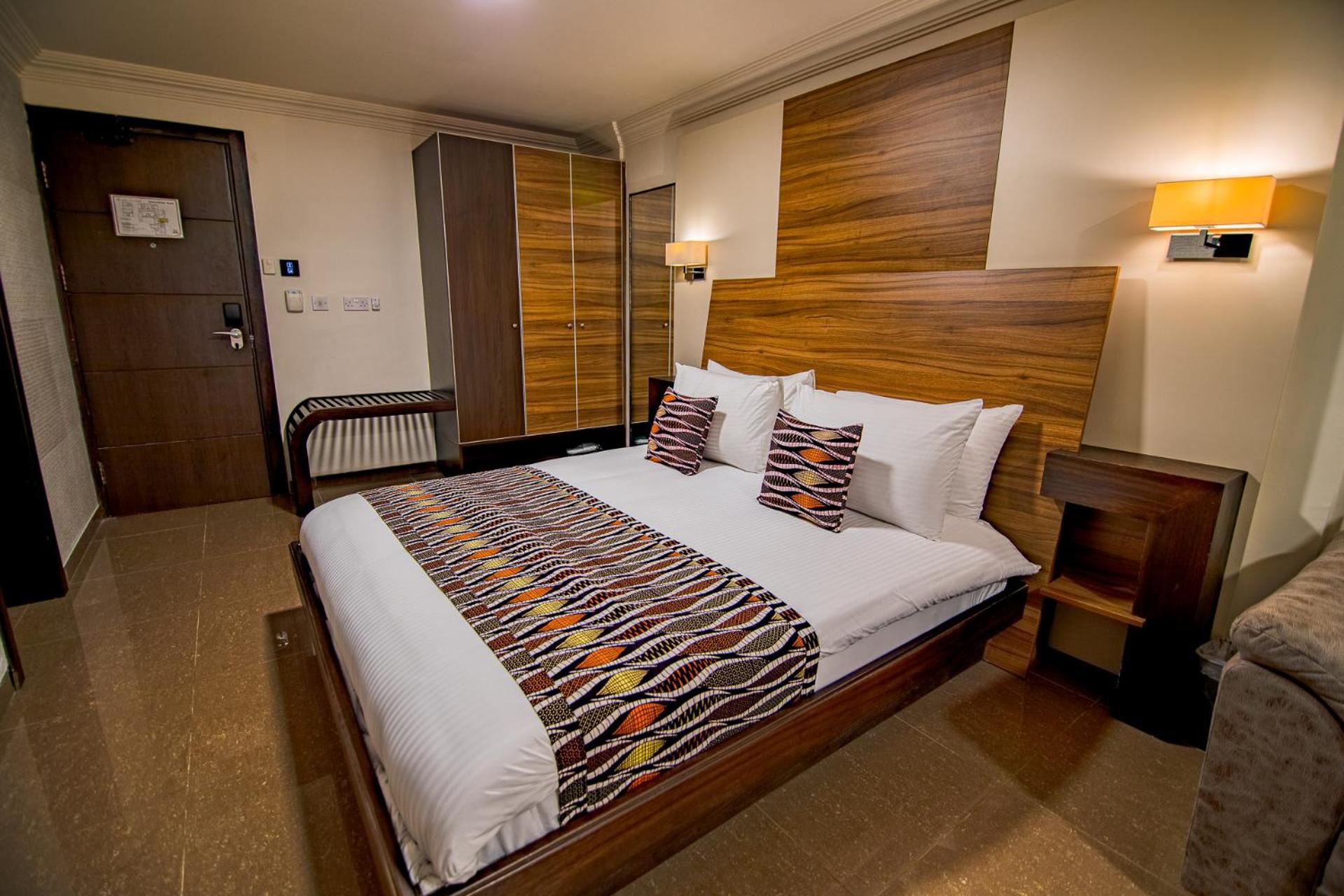 Home Suites Boutique Hotel Freetown Bagian luar foto