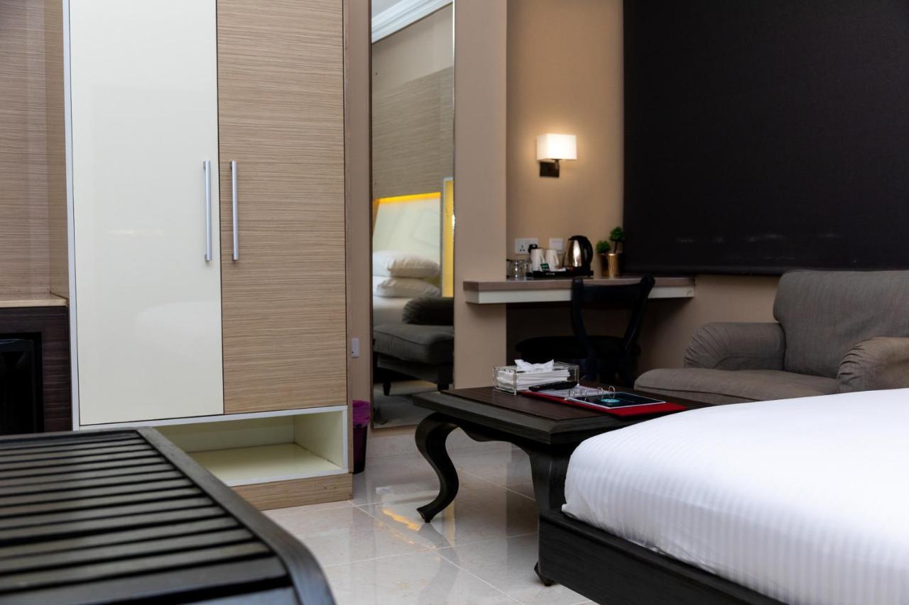 Home Suites Boutique Hotel Freetown Bagian luar foto